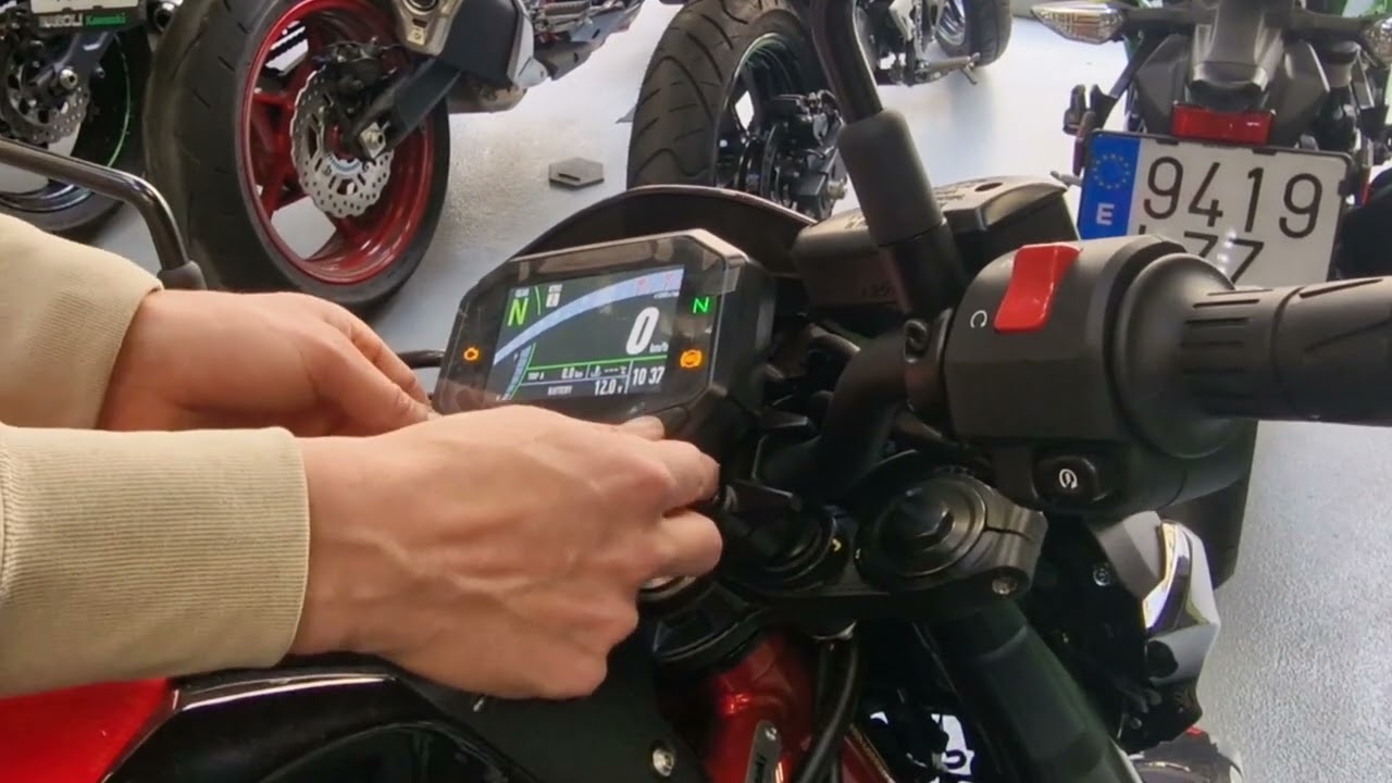 pantalla kawasaki z900  estrenando moto 2024