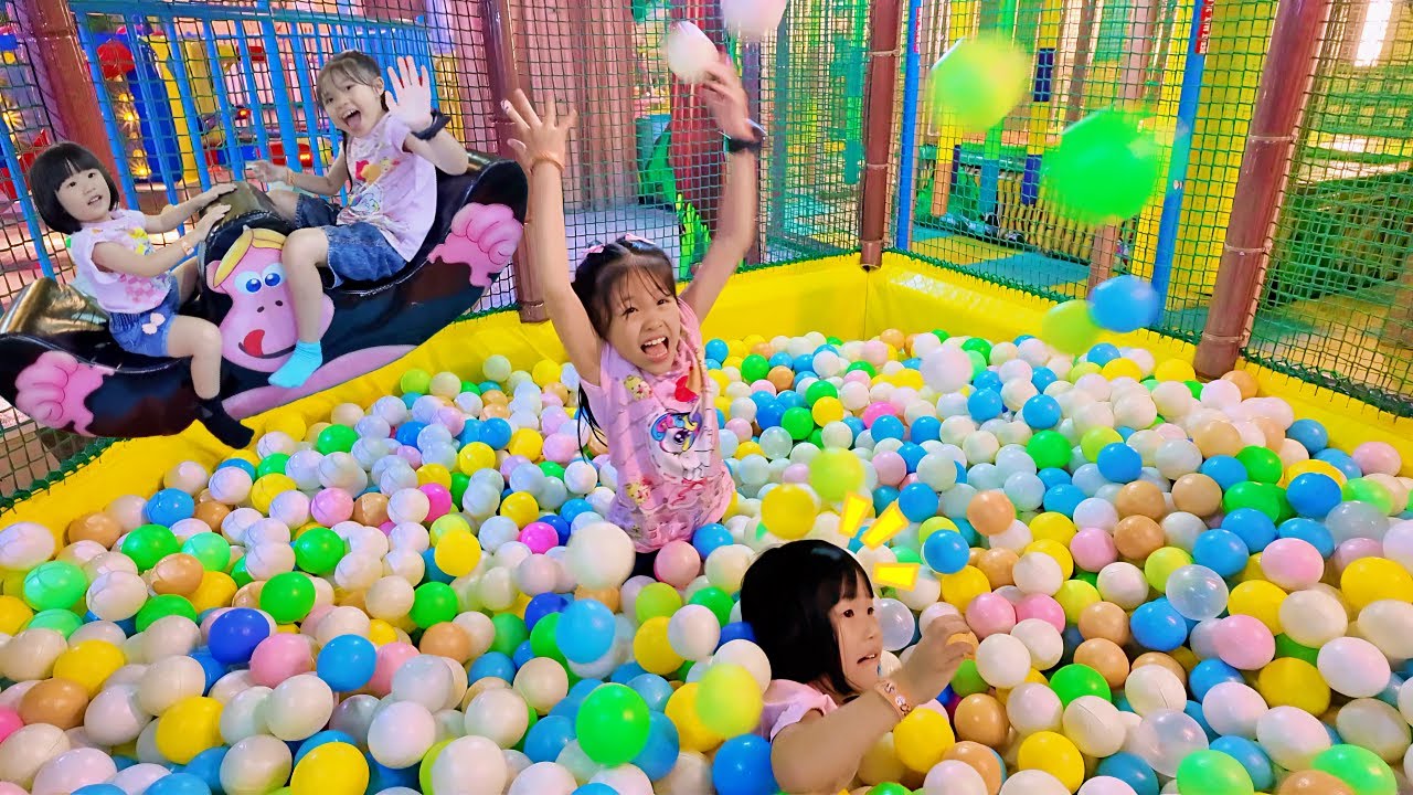 Tenggelam Main Mandi Bola, Perosotan, Ayunan, Trampolin di Playground Anak