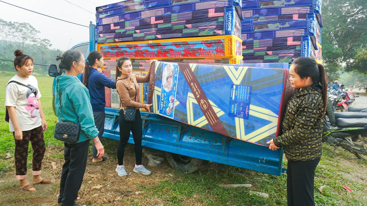 Buy Many Mattresses and Use Trucks Transport Them To The Country Market Sell. My Farm / Đào