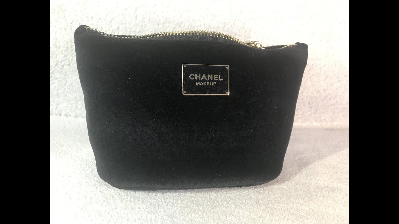 Chanel Makyaj &ccedil;antamda ne var? (What's in my chanel makeup bag?)