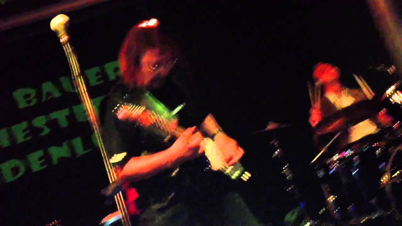 Hannes Bauer gnadenlos im Mehlsack, Haltestellenblues