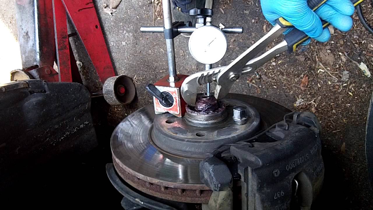adjusting Mercedes wheel bearings using a  dial gauge