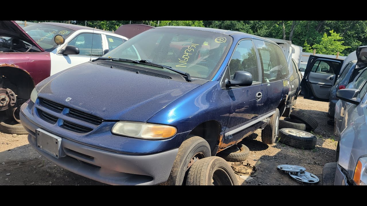 2000 Dodge Caravan with 3 door body at U-Pull Salvage Yard in Minnesota