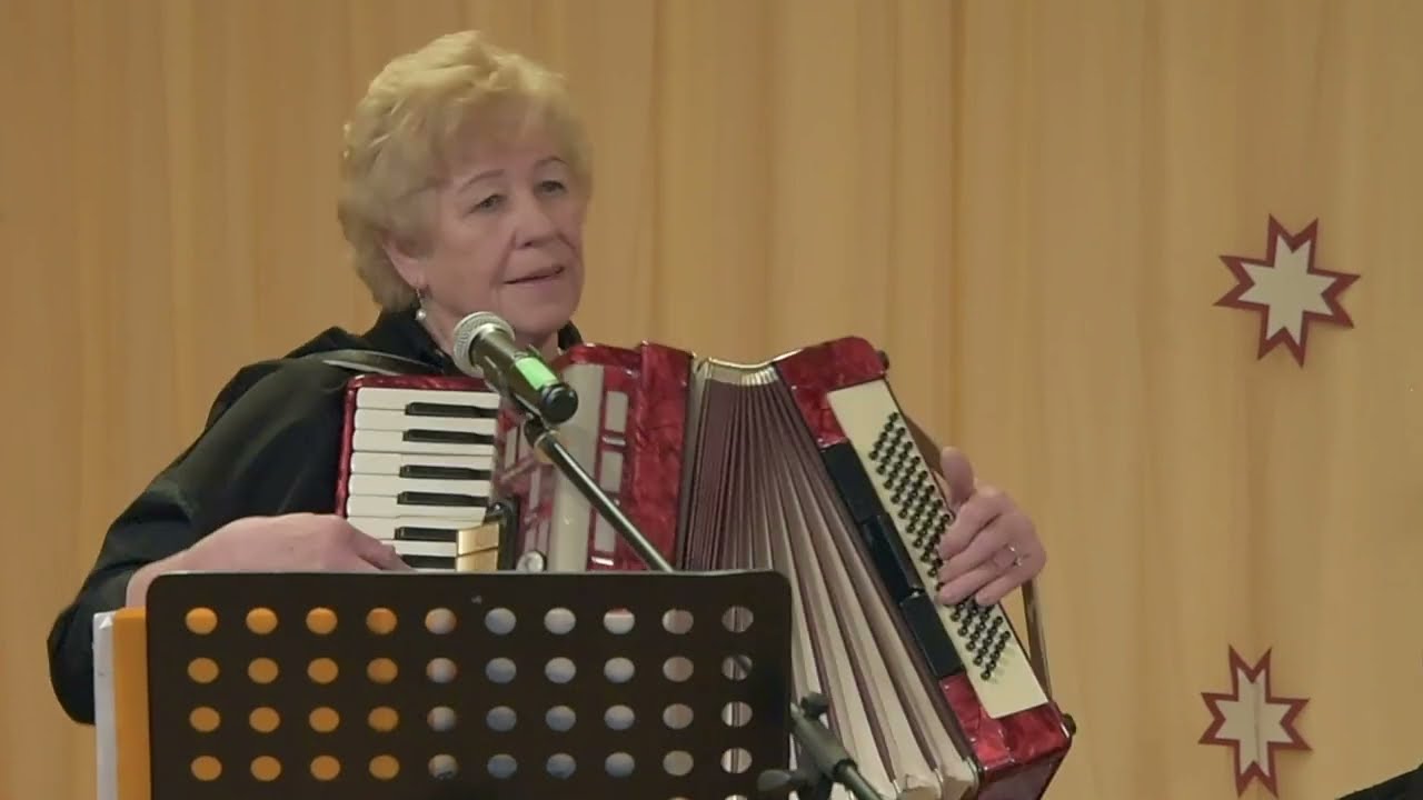 Pie Vadakstes - Ezeres kultūras nama folkloras kapela “Kaimiņi”