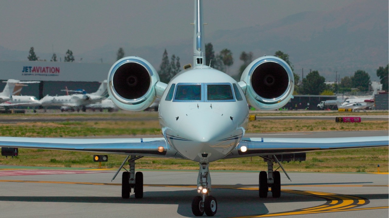 VAN NUYS AIRPORT PRIVATE JETS | Plane landing and takeoff video