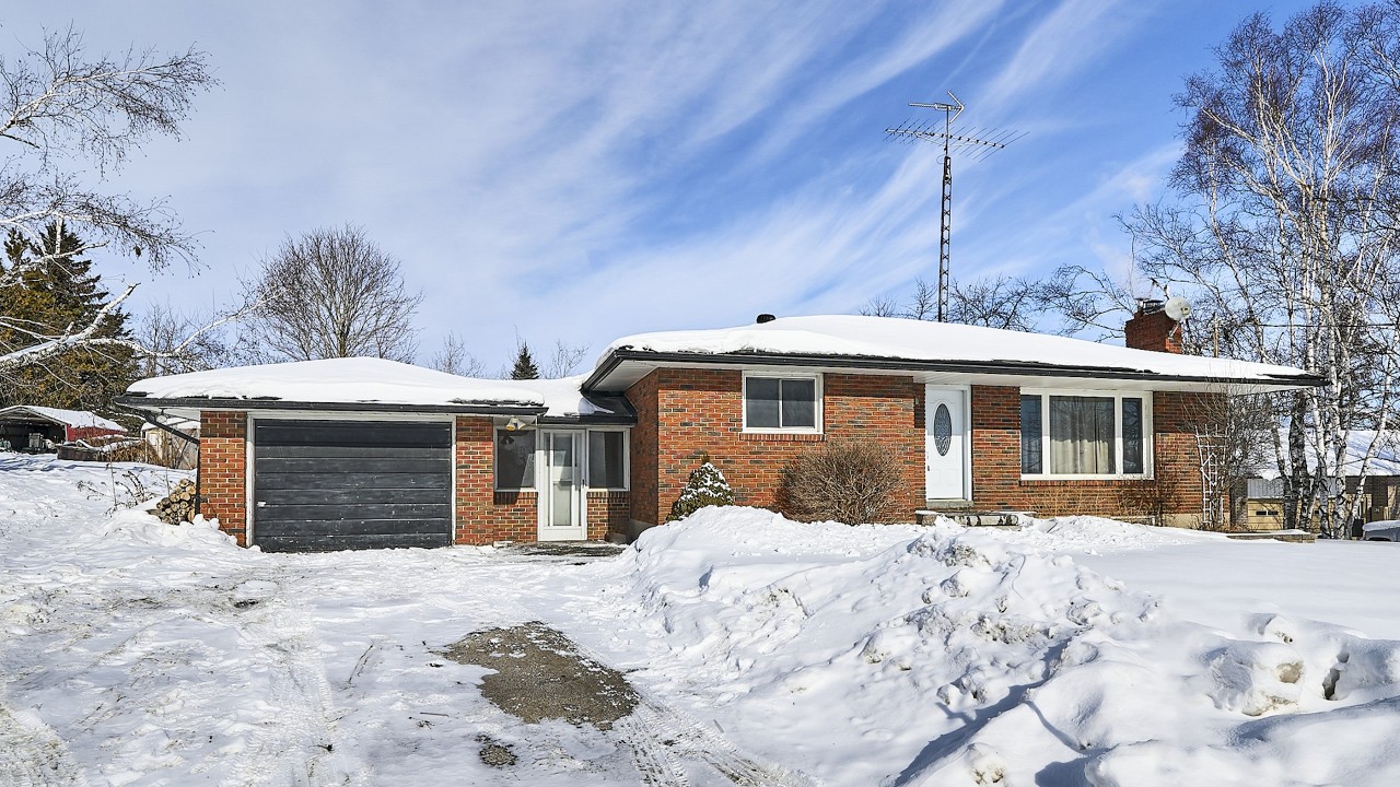 329 Beaver Rd, Omemee, ON