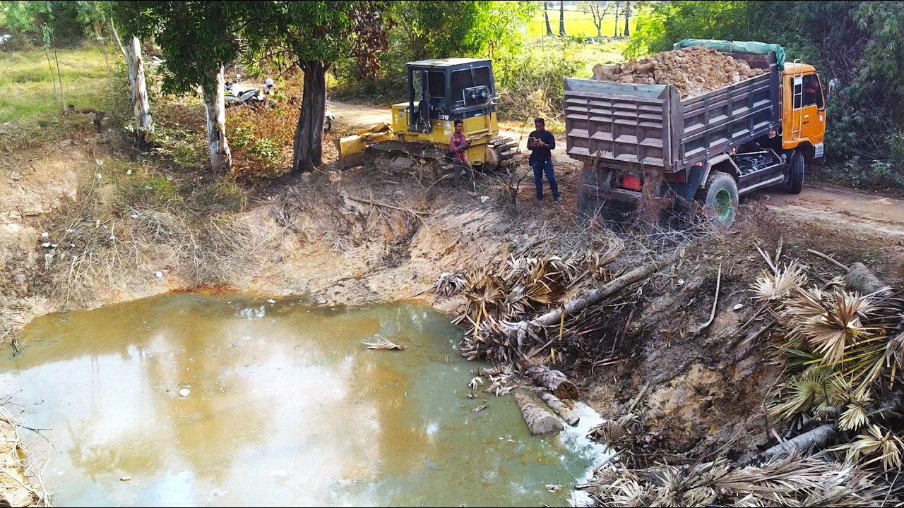 First Start New PROJECT!! Landfill Delete Useless Deep Fish Pond Use D31P Bulldozer & 5Ton Truck.