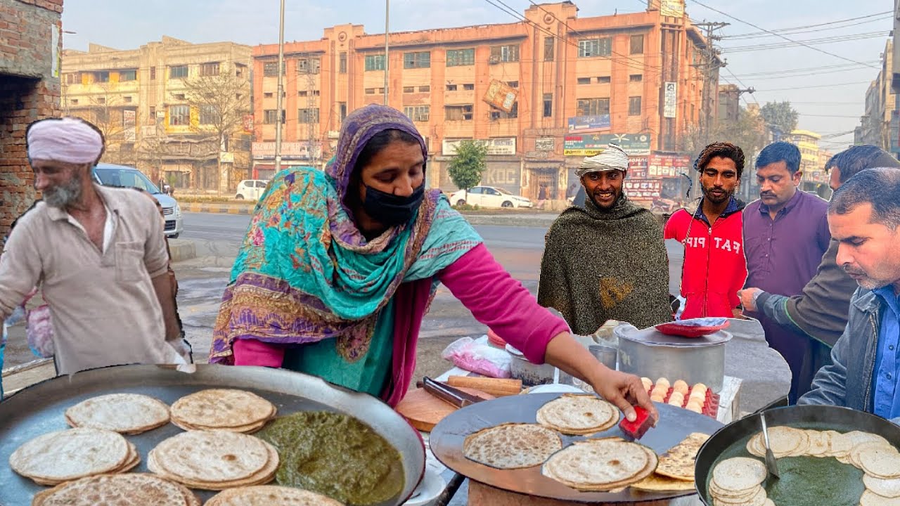 HARDWORKING LADY SELLING ALOO SAAG PARATHA | Roadside Cheapest Breakfast Lahore | Street Food Lahore