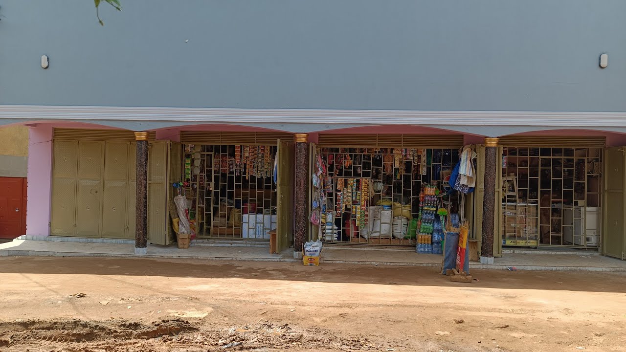 Business House on sale in Wakiso Naluvuule on Hoima Rd just 200mitres from Tarmac Road (price 160M)