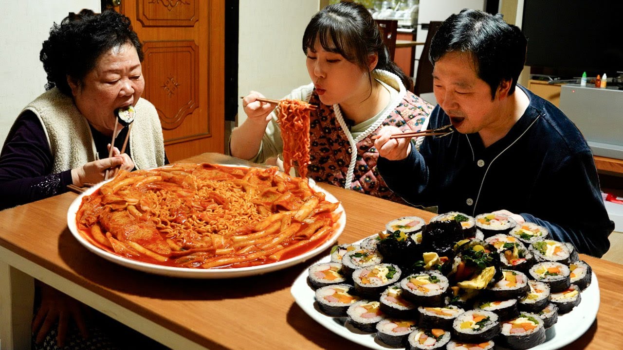 Свекровь приготовила мне кимбап🍣И токпокки мукбанг