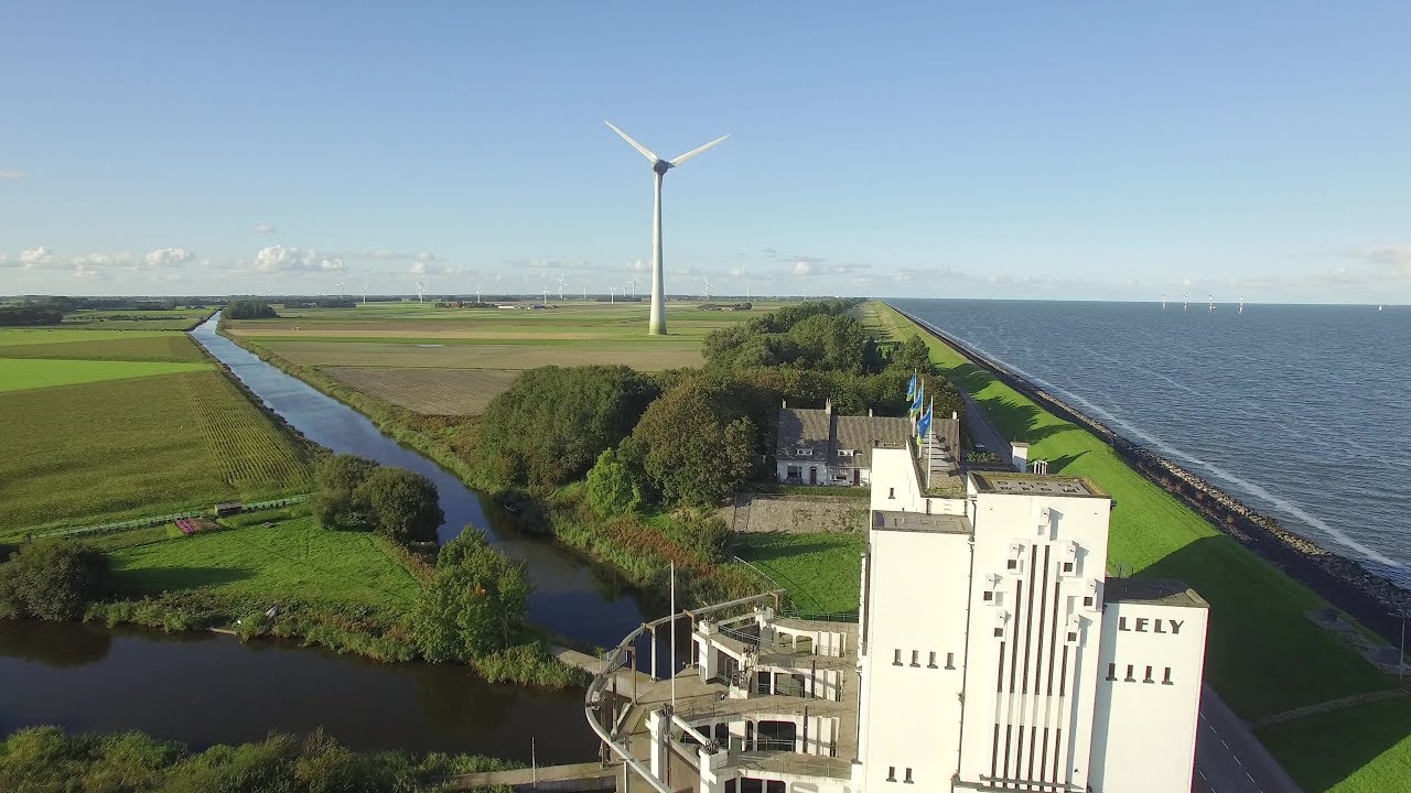 Gemaal Lely Medemblik de Ambtenaar Windturbine