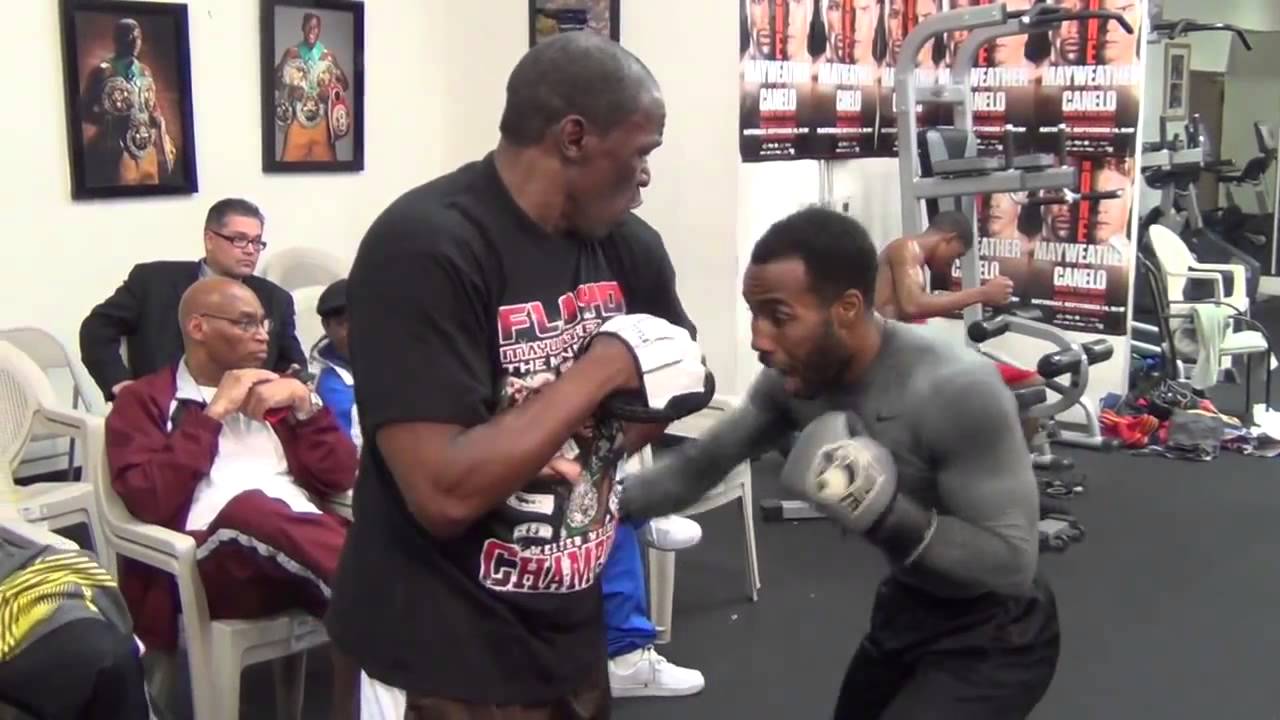 Floyd Mayweather and Mickey Bey killing it on the mitts