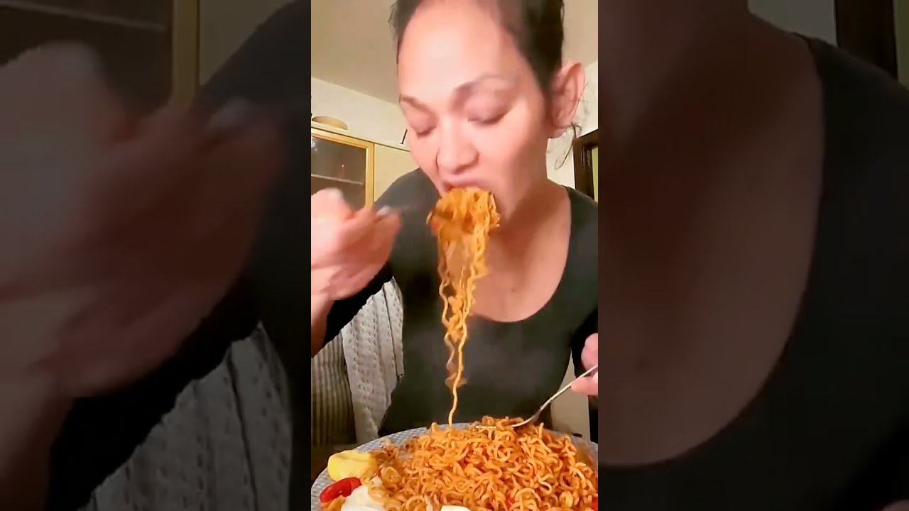 BUNDA CORLA MUKBANG MIE GORENG PECEL SUPER PEDAS HEBOH BANGGET MAKAN NYA