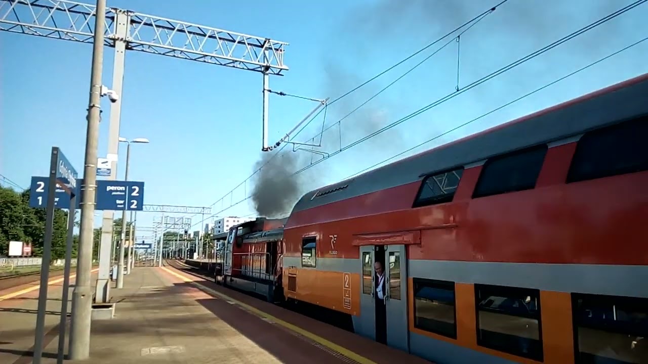 SU42-521 z uszkodzoną turbosprężarką startuje z Gdyni Chyloni do Gdyni Gł lato 2023