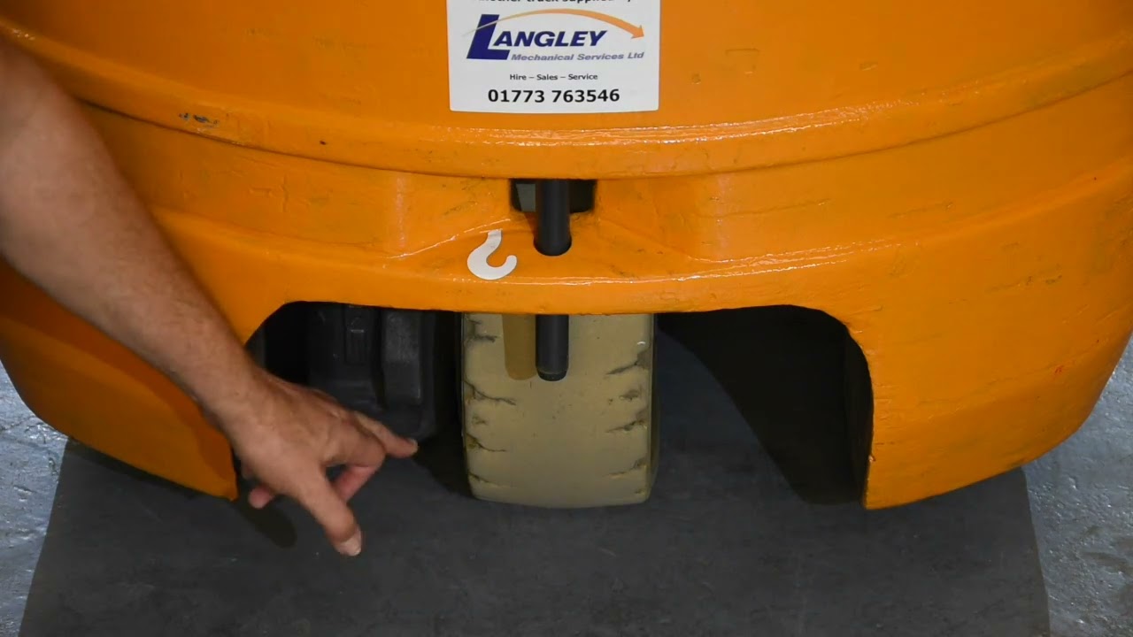 Battery fork lift truck pre use checks
