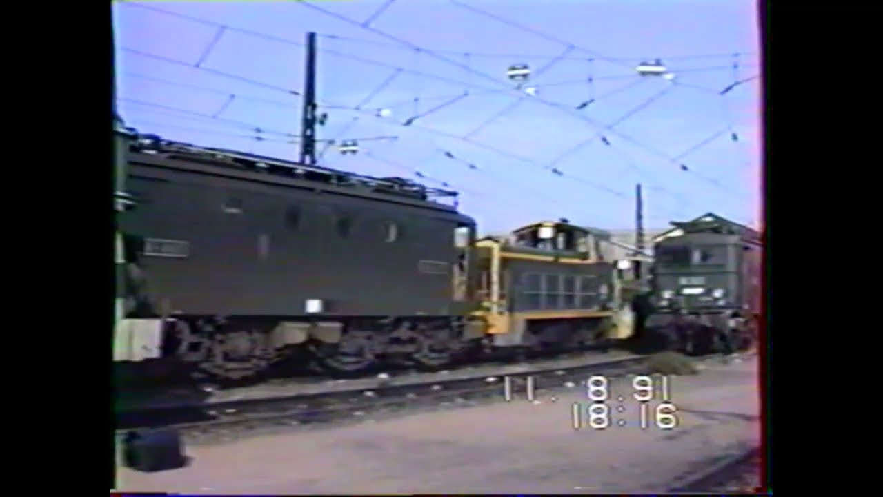EN CABINE BB 9433 EN UM AVEC LA BB 9493 SUR BEZIERS-MILLAU,TRAIN EXPRESS BEZIERS-PARIS TRAIN 5944