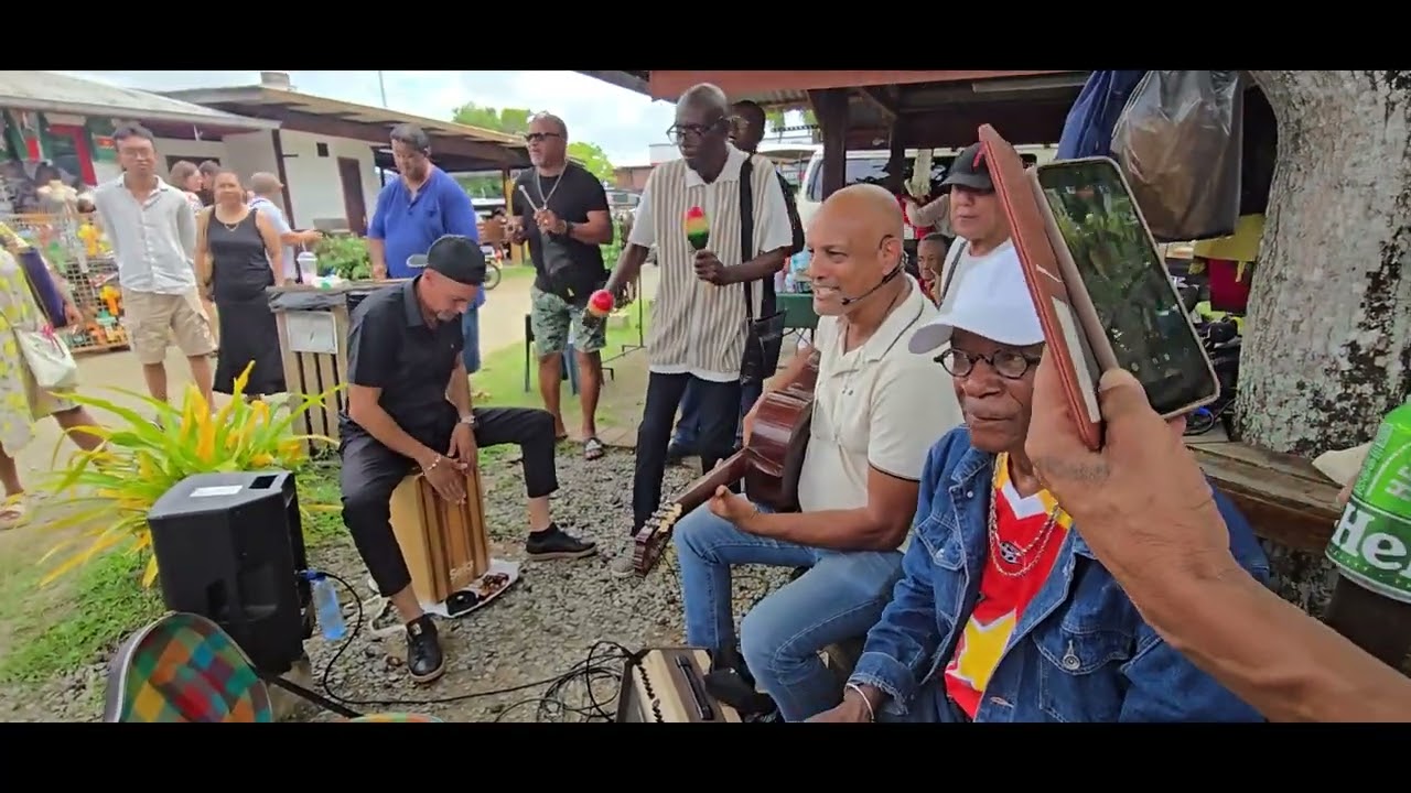 Saoenamarkt jam Suriname 2025