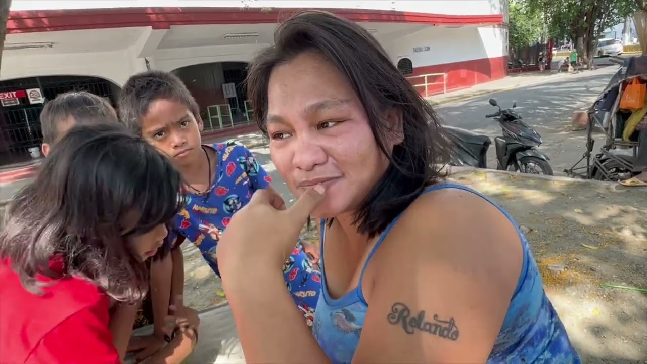 অবিবাহিত মহিলাটির পাঁচটি সন্তানঃ The homeless people in Manila