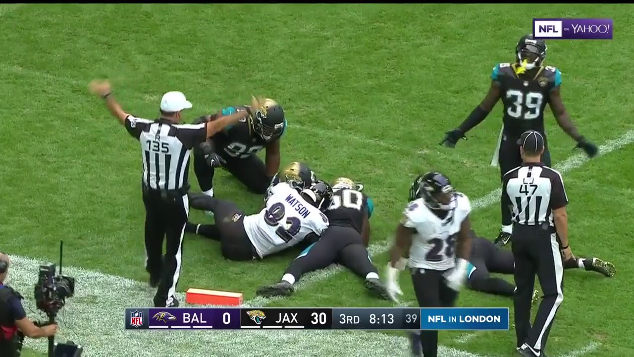 Telvin Smith RECOVERS FUMBLE, RETURNS IT FOR 50 YARDS!