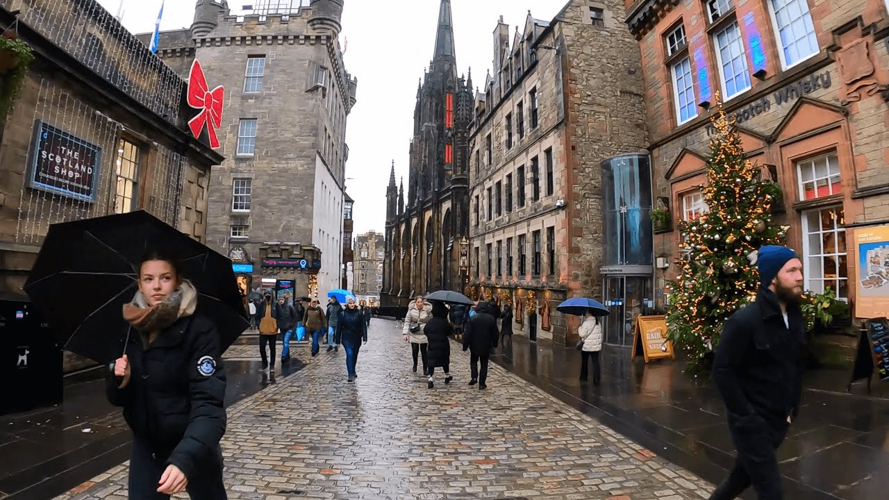 Royal Mile Rainy Morning Walk | Edinburgh, Scotland