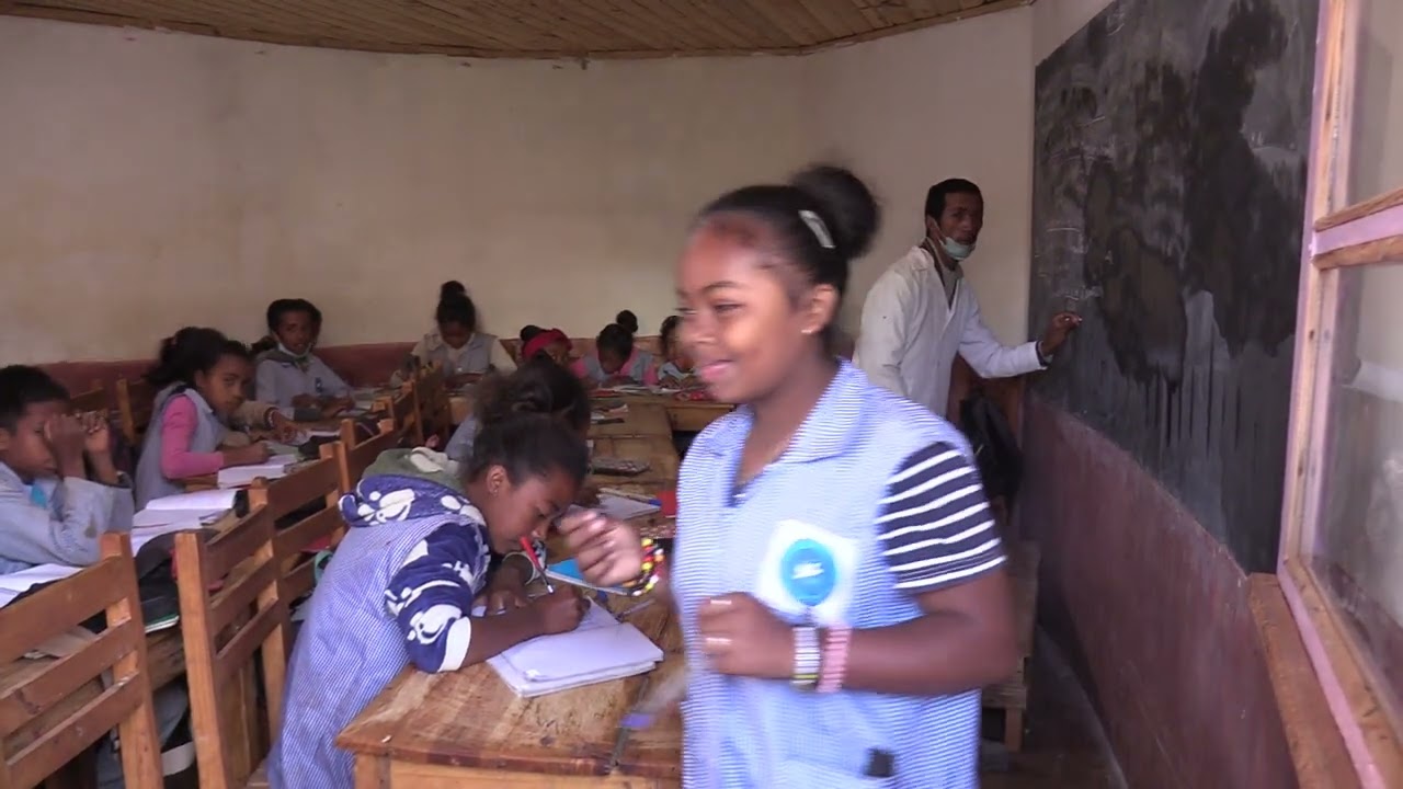 Les Pigeons - Rundgang durch die Schule in Madagaskar (Teil 2)