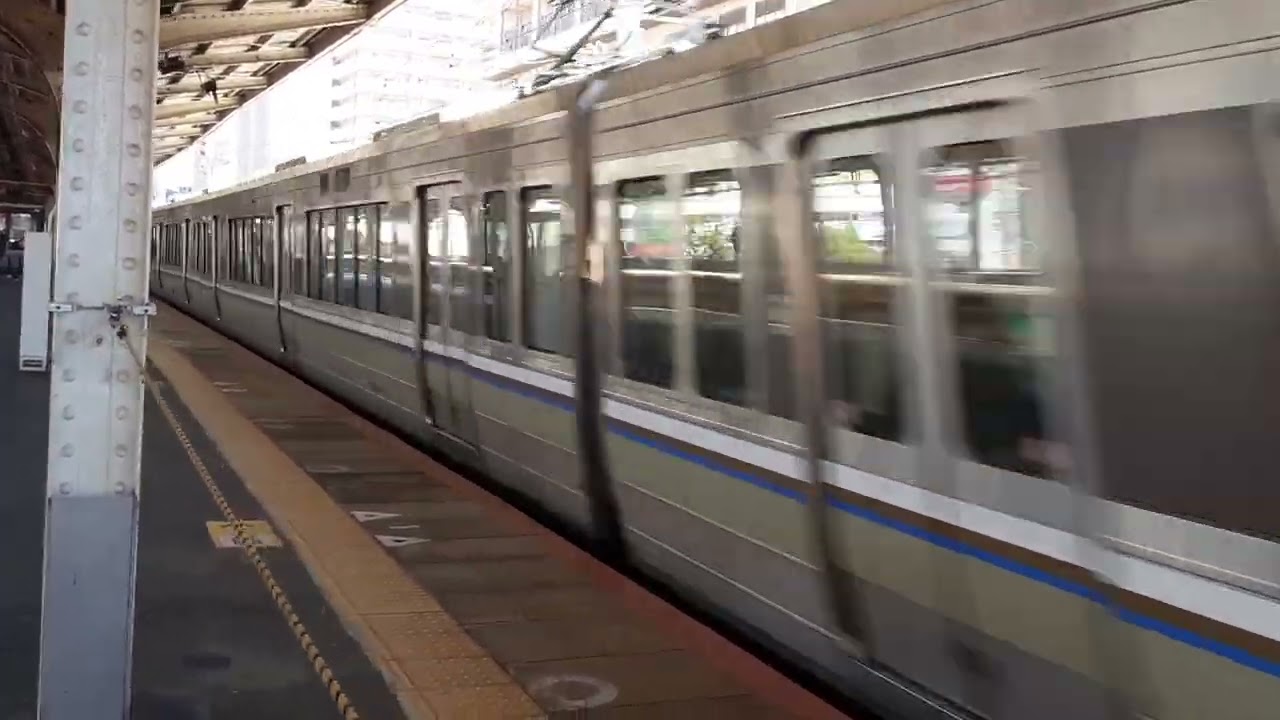 5/11 JR Train Passing Hyogo Station