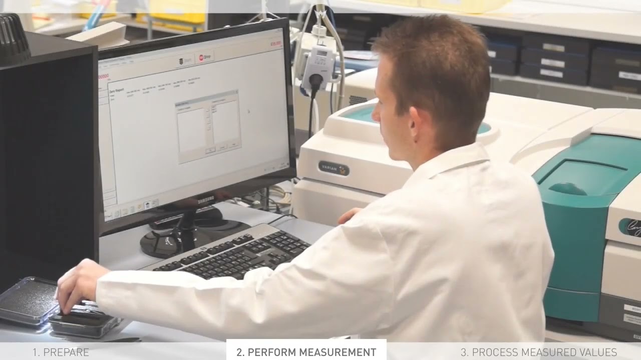 Measuring the photometric accuracy with Hellma glass filters in a spectrophotometer