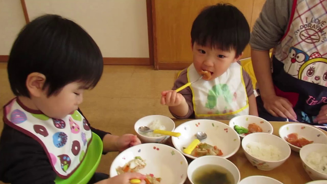 いちご組（1歳児）給食食べるよ！