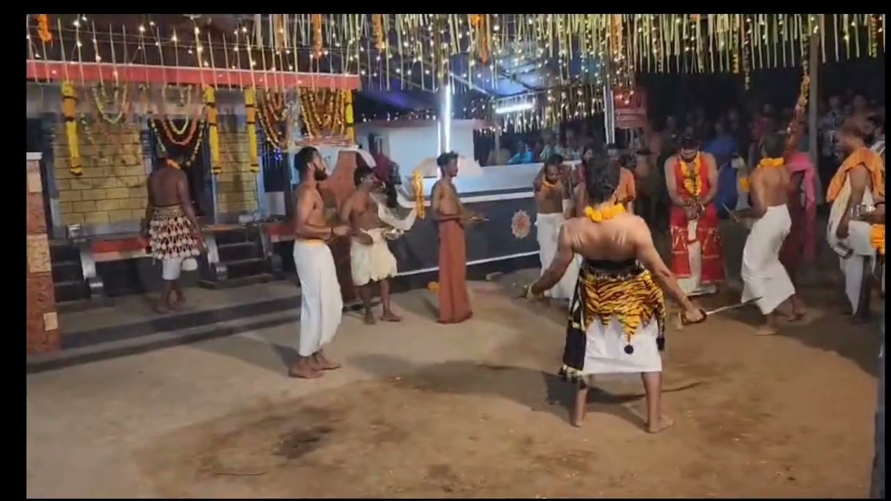 പന്തീരായി.. ദേവി, വിഷ്ണുമായ, കരിംകുട്ടി, വീരഭദ്രൻ, മുത്തപ്പൻമാർ, മലനായാടി (കൊളങ്ങരപറമ്പിൽ ദേവസ്ഥാനം)