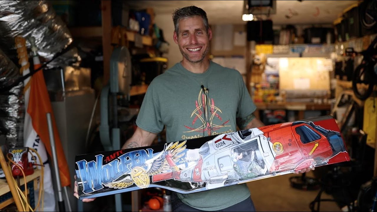 Sign Painter, Artist Joey Gryzenia (STRONGHOLD SIGN ARTS)