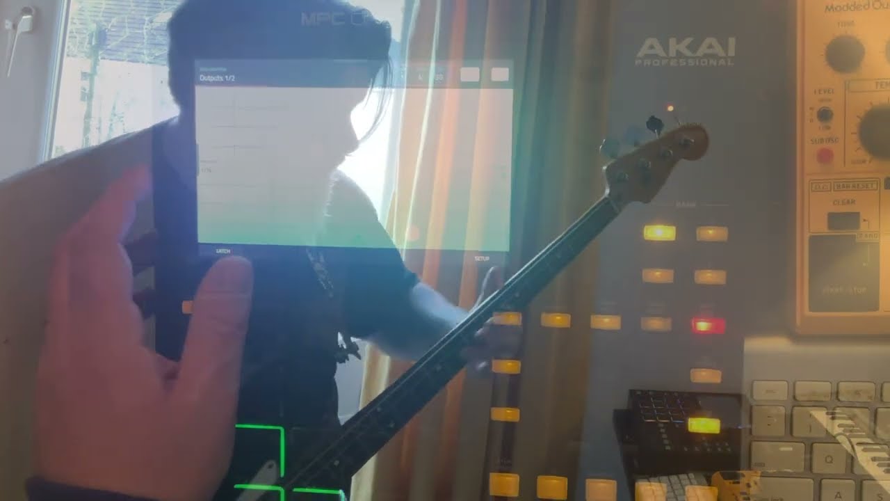 She Feeds -- laid back beats loops with Bass Guitar improv MPCOne, MicroKorg and TD3mo