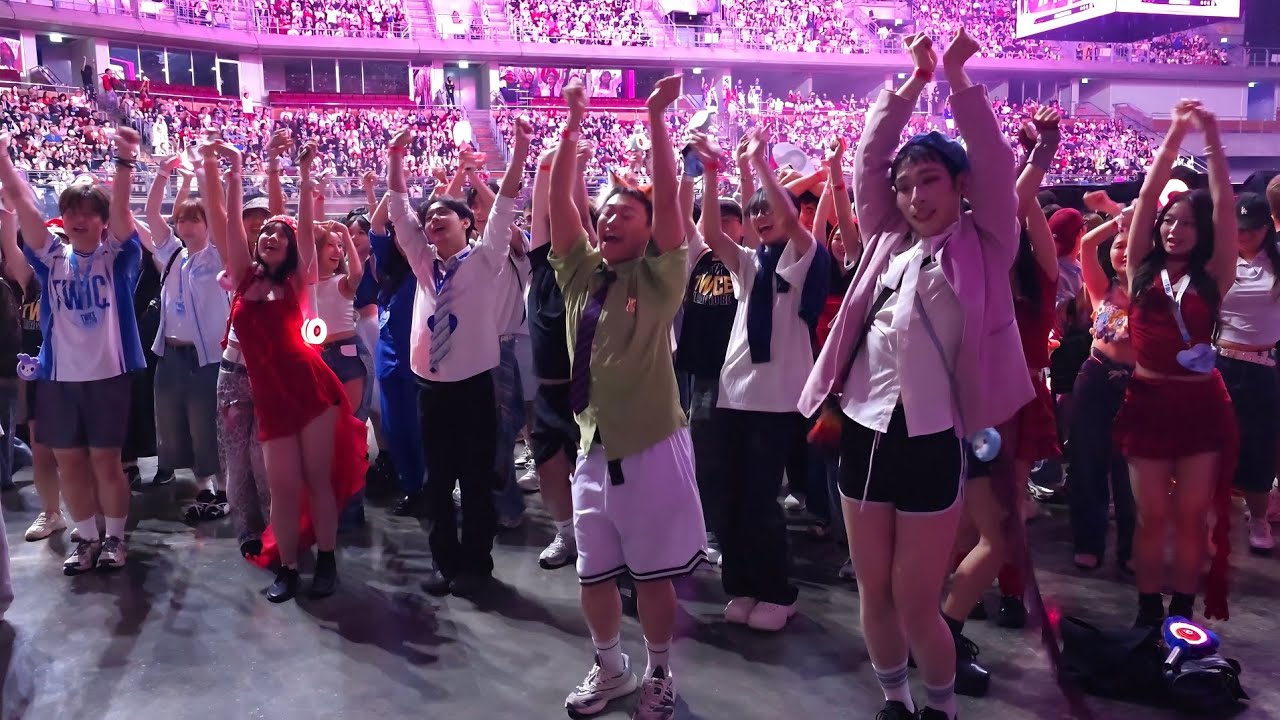 Dance Cam Random - TWICE (THIS IS FOR) WORLD TOUR IN BANGKOK