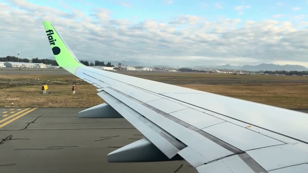 Flair Airlines B737-800 Abbostford Intl Airport Takeoff (CYXX)