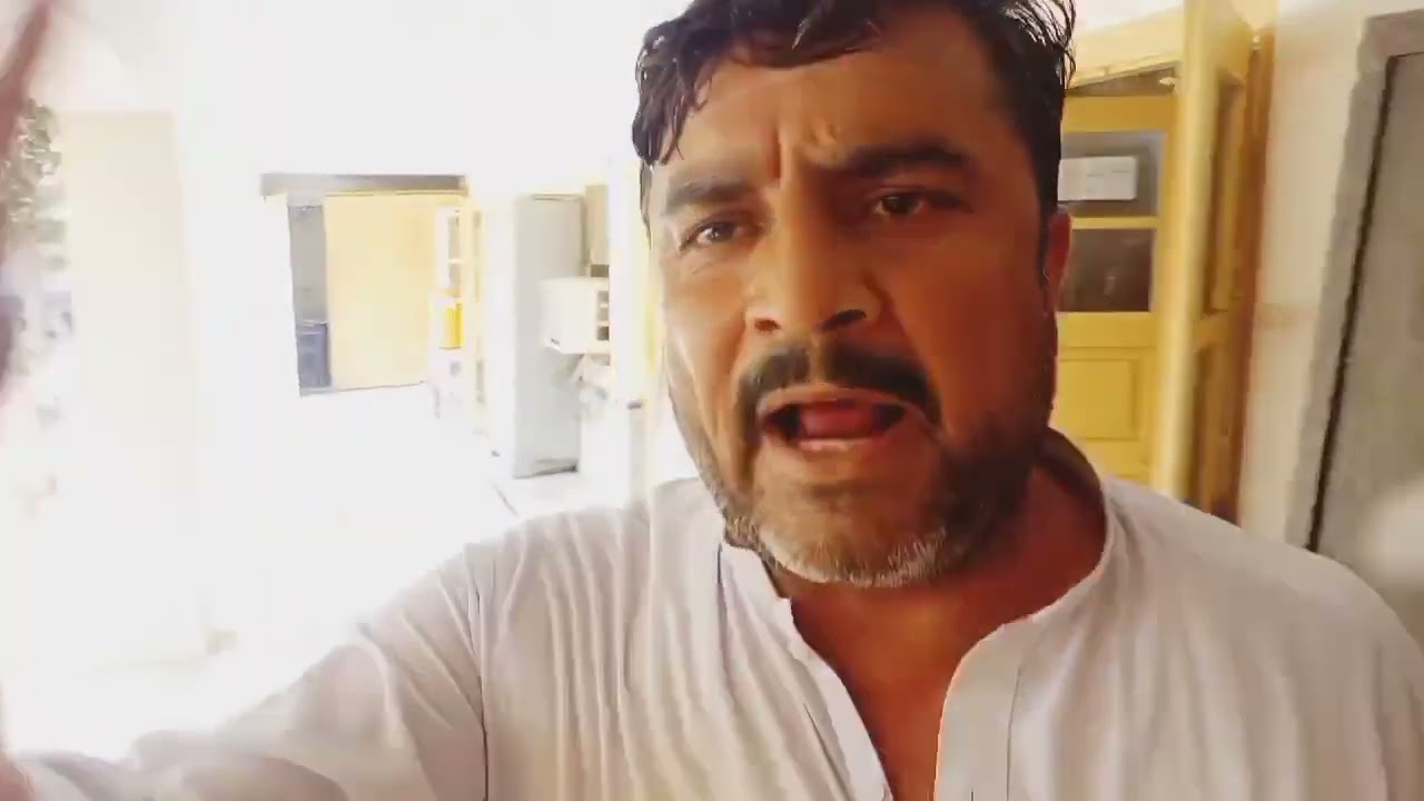 Salar Fayaz Ali's reaction on  late arrival of government staff to the office.