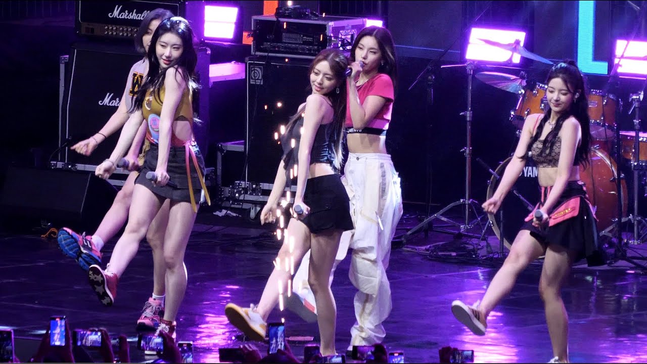 220929 있지 (ITZY) SNEAKERS (스니커즈) 4K Cam (동국대학교축제)