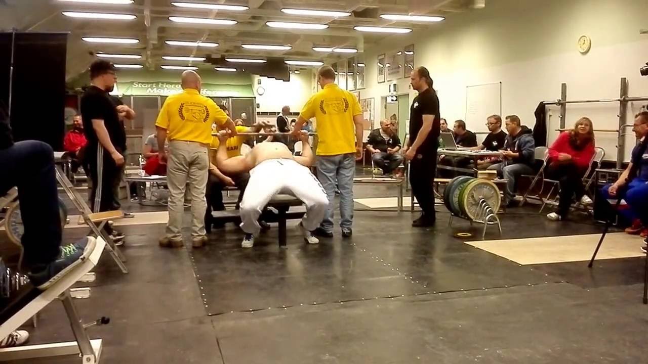 Foxpower 2015 - Ari Savolainen Toistovoimapunnerrus Tampere 19.9.2015 135 kg 10 reps Ari Savolainen