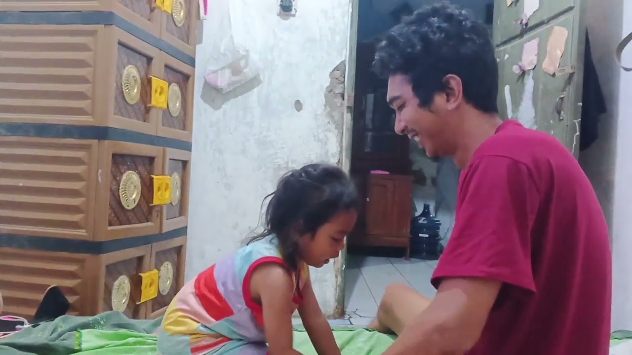 PERTARUNGAN ANTARA SEMUT KECIL DAN SEMUT BESAR!!!