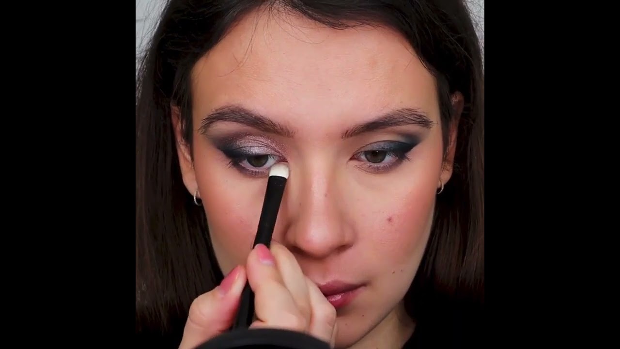 chic simple parisian smokey eye tutorial using Viseart Paris