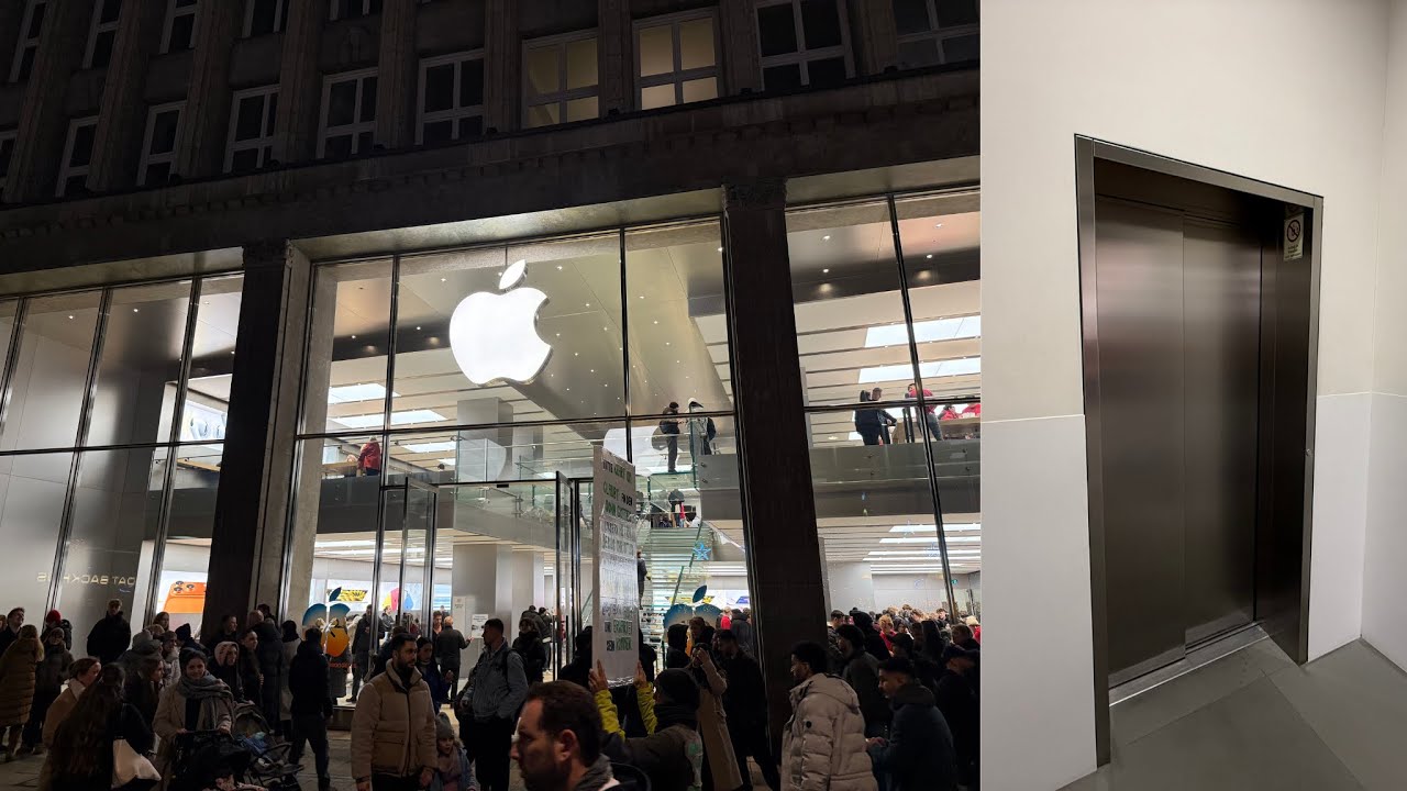 Kone MonoSpace Aufzug (Hamburg) Apple Store, Jungfernstieg 
