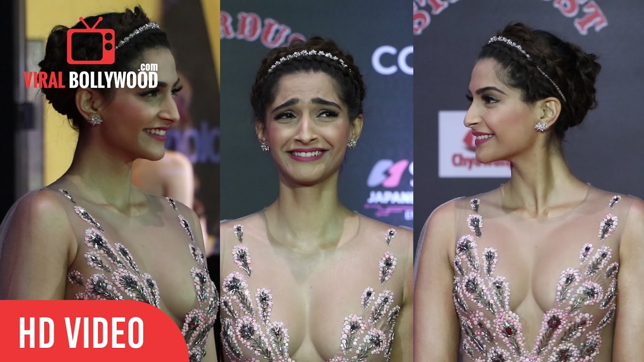 Very Hot And Gorgeous Sonam Kapoor At Sansui Stardust Awards 2016 | Viralbollywood