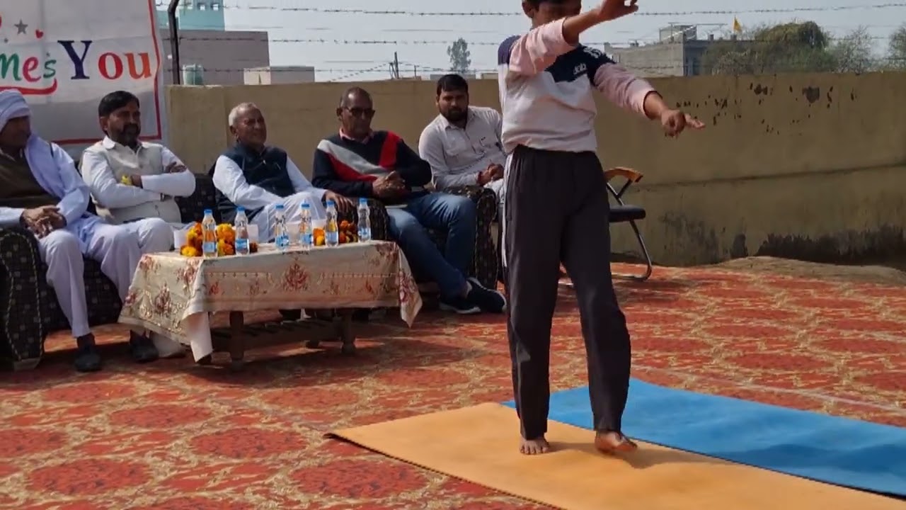 आदर्श सीनियर सेकेंडरी स्कूल मे दो सगी बहनों ने अपनी बॉडी को रबड बना कर दिखा दिया बवानी खेडा मे 