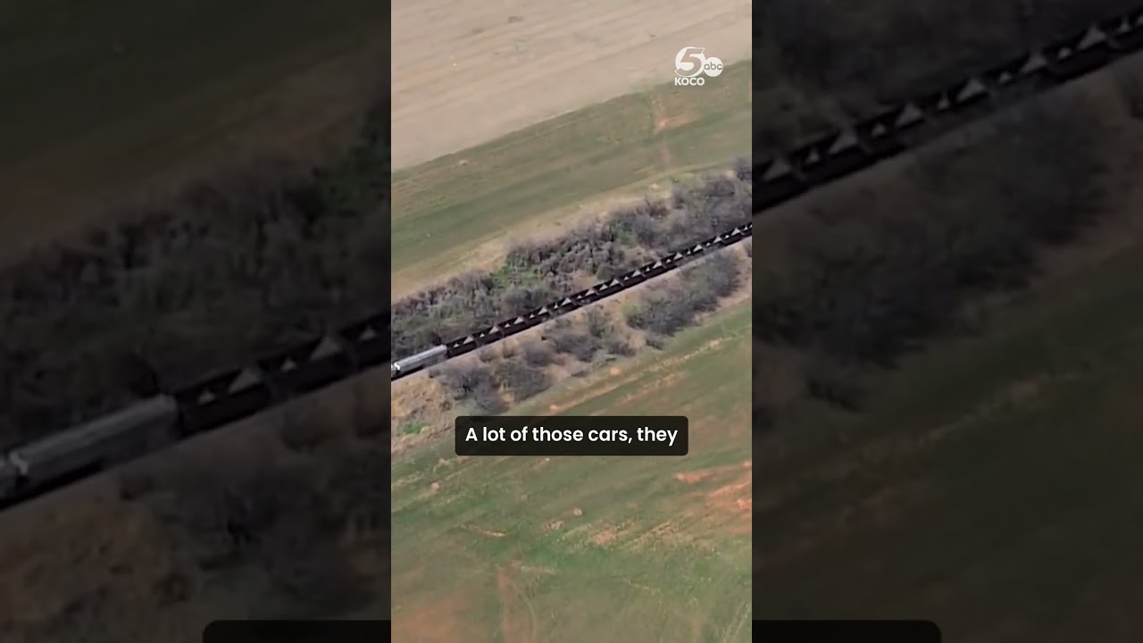 2 osoby zginęły w zderzeniu samochodu z pociągiem na południe od Minco, informuje OHP