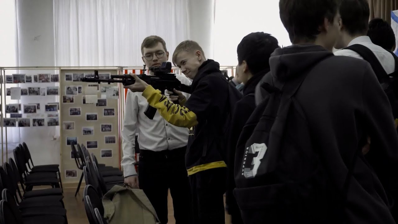 Propaganda op Russische scholen in beeld: 'Oorlogen niet gewonnen door generaals, maar door leraren'