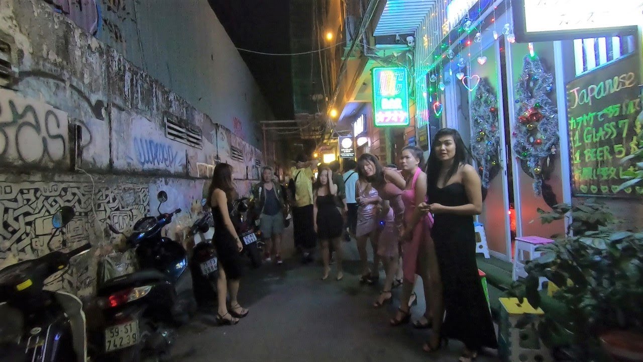 ベトナムのホーチミンにあるカラオケ&ガールズバー通りを散歩 Karaoke & Girls Bar in Ho Chi Minh City, Vietnam Walk around.
