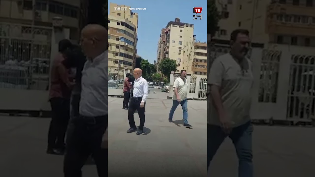 انتظار وصول جثمان المشجع الأهلاوي أمح الدولي لتشييع جنازته من مسجد عمرو بن العاص