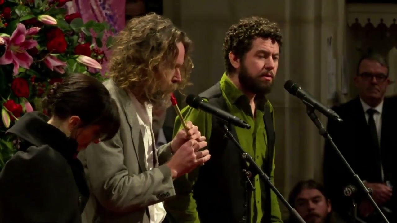Imelda May, Liam &Oacute; Maonla&iacute; & Declan O'Rourke perform at the funeral of Shane MacGowan