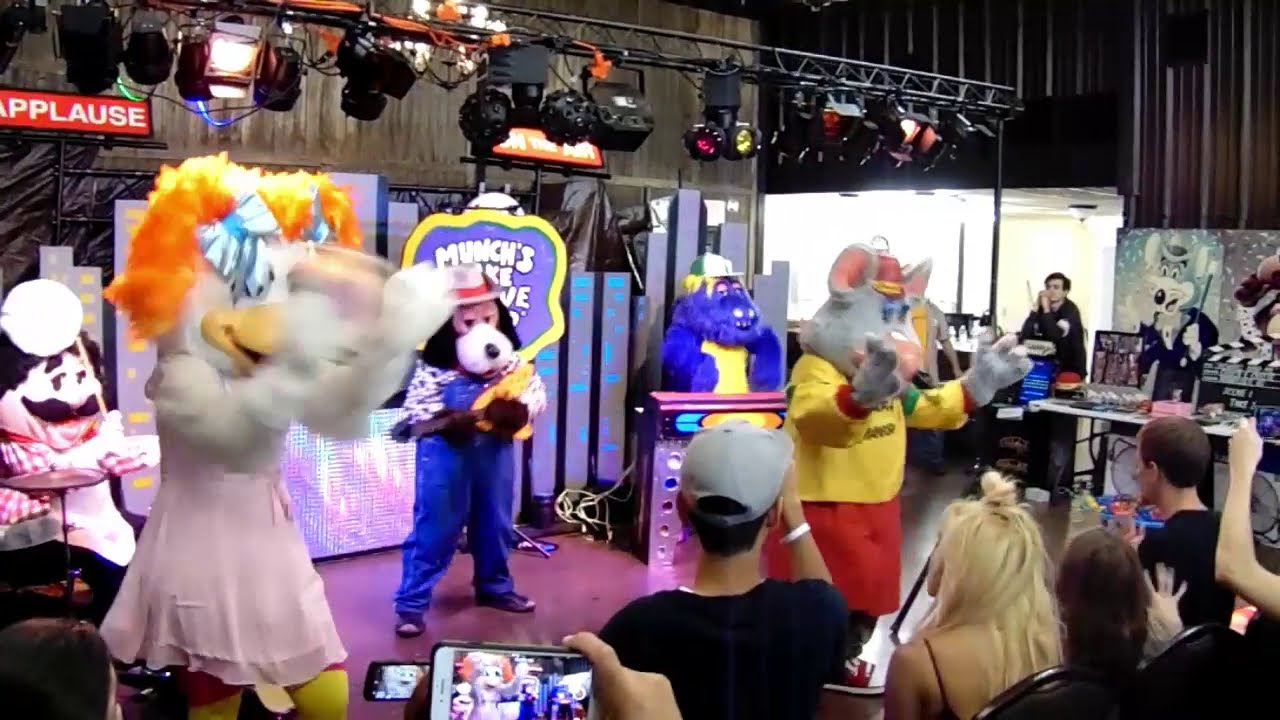 Chuck E. Con 2019: Day 1 & 2 Vlog