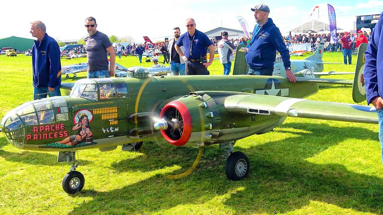 GIGANTIC 148KG B-25 MITCHELL SCALE RC APACHE PRINCESS WITH 2x 400 CC MOKI RADIAL MOTORS