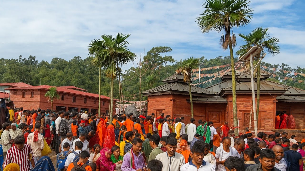 Unbelievable Crowd at Indian Temple &ndash; A Spiritual Experience