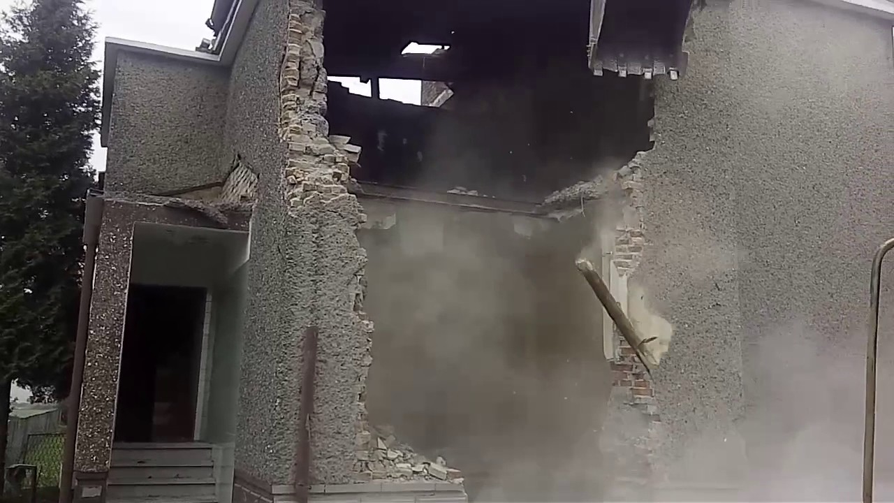 Haus demolition Burzenie domu koparka Waryński 611